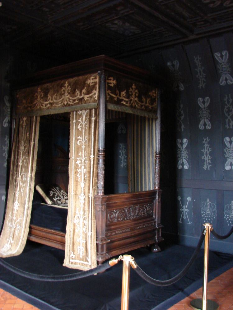 CHATEAU DE CHENONCEAU - CHAMBRE LOUISE DE LORRAINE SURNOMME LA REINE BLANCHE 2.JPG