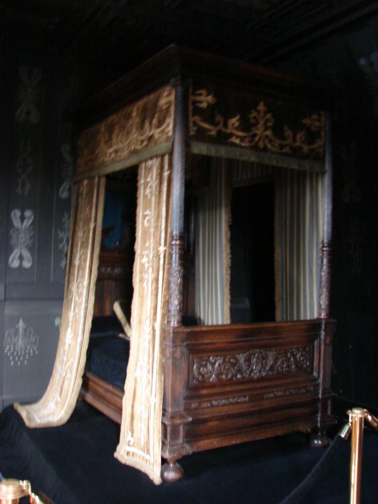 CHATEAU DE CHENONCEAU - CHAMBRE LOUISE DE LORRAINE SURNOMME LA REINE BLANCHE 3.JPG