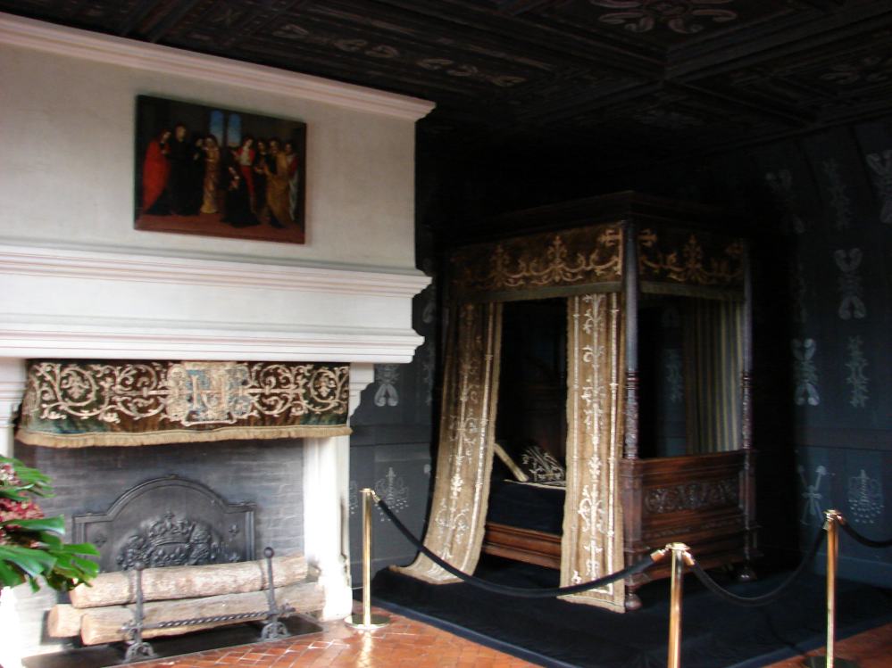 CHATEAU DE CHENONCEAU - CHAMBRE LOUISE DE LORRAINE SURNOMME LA REINE BLANCHE.JPG